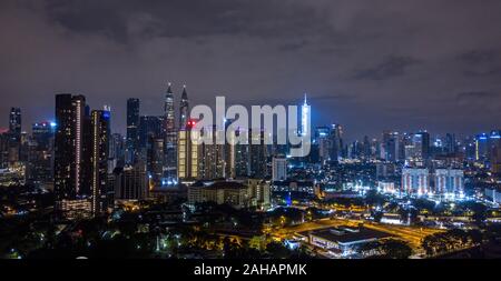 Kuala Lumpur skyline at night avant le lever du soleil Banque D'Images