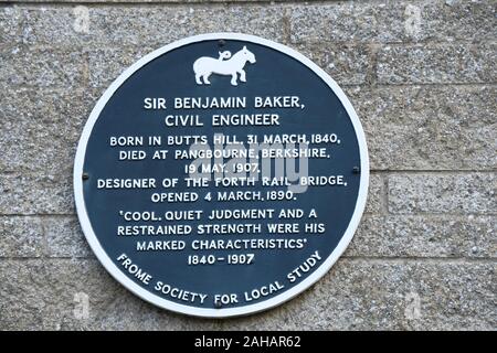 Plaque érigée pour marquer l'emplacement de la maison dans la colline de crosse où Benjamin Baker,le concepteur de la Forth Railway Bridge est né. Il est situé sur t Banque D'Images