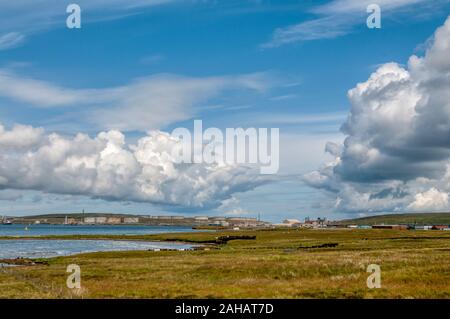 Sullom Voe Oil Terminal sur la partie continentale de Shetland. Banque D'Images