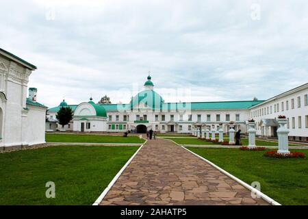 Leningrad region, Russie, le 16 août 2012 : avis de personnes dans la Sainte Trinité Alexandre Svirsky monastère masculin Banque D'Images