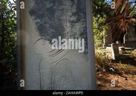 La sculpture sur pierre au cimetière juif à Split, Croatie Banque D'Images