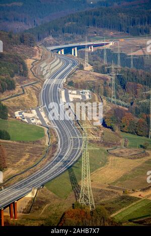 Photo aérienne, autoroute A46, extension et connexion Bestwig Brilon avec pont de l'autoroute, Nuttlar Föckinghausen, Bestwig, Sauerland, Rhine-West Nord Banque D'Images