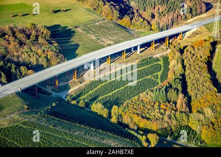 Photo aérienne, autoroute A46, extension et connexion Bestwig Brilon avec pont de l'autoroute, Nuttlar Föckinghausen, Bestwig, Sauerland, Rhine-West Nord Banque D'Images