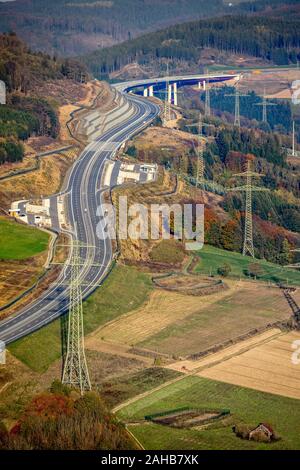 Photo aérienne, autoroute A46, extension et connexion Bestwig Brilon avec pont de l'autoroute, Nuttlar Föckinghausen, Bestwig, Sauerland, Rhine-West Nord Banque D'Images