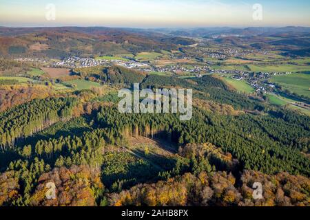 Vue aérienne, vue d'Olpe à Bockum et Wennemen, Meschede, Rhénanie-Palatinat, Hesse, Allemagne, montagnes et vallées, pont de l'autoroute A46, Banque D'Images