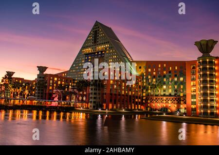 Orlando, Floride. 18 Décembre, 2019. Walt Disney Dolphin Hotel en région de Lake Buena Vista Banque D'Images