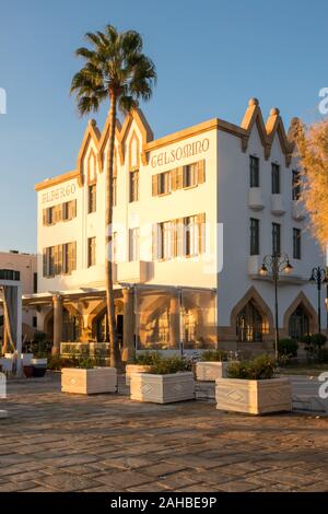 Athènes, Grèce - 19 septembre 2019 : Albergo Gelsomino hôtel tôt le matin. Construit en 1928, l'hôtel a été récemment restauré. Banque D'Images