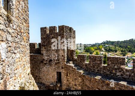 Vue des ruines à l'intérieur du 12ème siècle château médiéval de Pombal, Coimbra, Portugal Banque D'Images