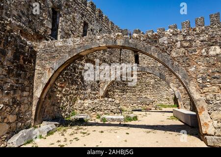 Vue des ruines à l'intérieur du 12ème siècle château médiéval de Pombal, Coimbra, Portugal Banque D'Images