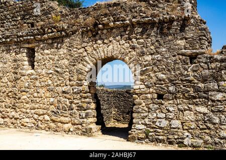 Vue des ruines à l'intérieur du 12ème siècle château médiéval de Pombal, Coimbra, Portugal Banque D'Images