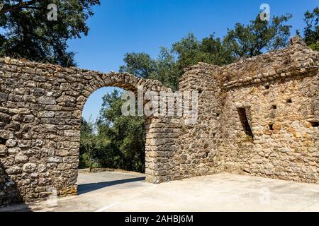 Vue des ruines à l'intérieur du 12ème siècle château médiéval de Pombal, Coimbra, Portugal Banque D'Images