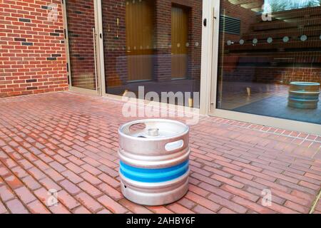 Fût de bière dans l'ouest de la Cour au Jesus College, Université de Cambridge, Angleterre. Banque D'Images