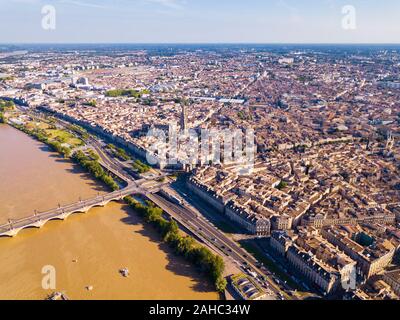 Paysage urbain d'antenne de la ville Française de Bordeaux et de la Garonne Banque D'Images