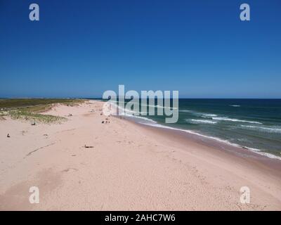 Août 2018 : vue aérienne de plage de Havre-Aubert (Sandy Hook), Îles de la Madeleine (Îles-de-la-Madeleine), Île Grande-entrée, Québec, Canada Banque D'Images