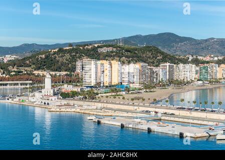 Malaga, Espagne - 4 décembre 2018 : ville de Malaga, Espagne. La plage de Malagueta à Malaga, Andalousie, espagne. Banque D'Images