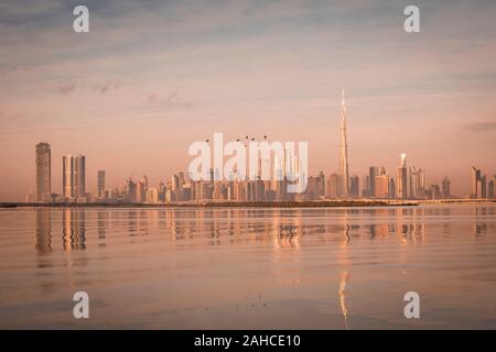 Dubaï, Émirats arabes unis, 27 Décembre 2019 : Dubai Skyline at sunrise de Dubai Creek Harbour Banque D'Images