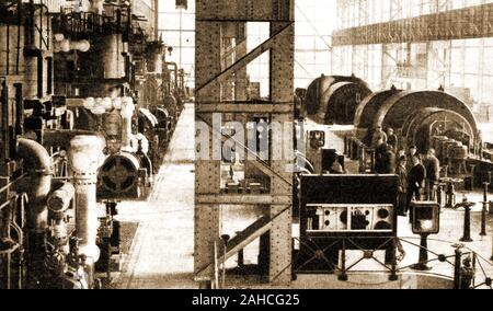 Février 1933 - Une photographie de l'intérieur de l'ancien François on Tyne Power Station , UK, montrant ses turbo-alternateurs . Photographié peu après son ouverture. Le site est maintenant occupé par le complexe commercial MetroCenter. Banque D'Images