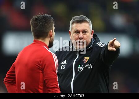 Watford, Royaume-Uni. 28 Dec, 2019. L'entraîneur adjoint du Watford Craig discute de Shakespear tactiques avec Watford's Kiko Femenia au cours de la Premier League match entre Watford et Aston Villa à Vicarage Road, Watford le samedi 28 décembre 2019. (Crédit : Leila Coker | MI News) photographie peut uniquement être utilisé pour les journaux et/ou magazines fins éditoriales, licence requise pour l'usage commercial Crédit : MI News & Sport /Alamy Live News Banque D'Images