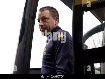 Aston Villa, directeur adjoint John Terry arrive pour la Premier League match à Vicarage Road, Watford. Banque D'Images