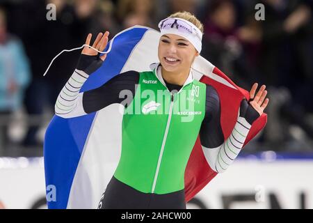 Heerenveen, aux Pays-Bas. 28 Dec, 2019. HEERENVEEN, Patinoire Thialf, 28-12-2019, la saison 2019/2020, le néerlandais par distances individuelles des Championnats. 500m dames, Jutta Leerdam gagnant pendant le match de distances individuelles NK 28 décembre Crédit : Pro Shots/Alamy Live News Banque D'Images