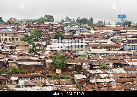 Avis d'une section de Kibera montrant cabane de fortune le logement, Nairobi, Kenya Banque D'Images