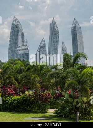 "Réflexions à Keppel Bay', le développement résidentiel de luxe, conçu par Daniel Libeskind, immeubles de grande hauteur à la Marina, de l'île de Sentosa, Sin Banque D'Images