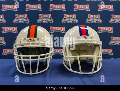 Shreveport, LA, USA. Dec 26, 2019. Casques d'équipe sur l'écran avant l'indépendance Bol match entre l'Université de Miami les ouragans et les Bulldogs de Louisiana Tech à Stade de l'indépendance à Shreveport, en Louisiane. Kevin Langley/Sports médias du Sud/CSM/Alamy Live News Banque D'Images