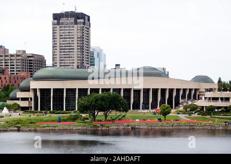 Le Musée canadien de l'histoire vu d'Ottawa, au Canada. Le musée est à Gatineau. Banque D'Images