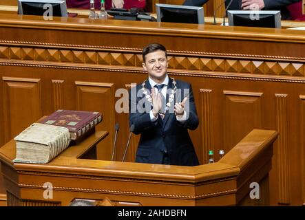 Le Président ukrainien Volodymyr Zelensky s'adresse aux membres du parlement ukrainien, après son inauguration à la Verkhovna Rada le 20 mai 2019 à Kiev, Ukraine. Banque D'Images