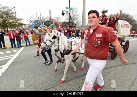 Atlanta, États-Unis. 28 Dec, 2019. Plus tôt l'Oklahoma mascottes goélette participer à la Chick-fil-A Peach Bowl Day Parade avant de faire face à la LSU Tigers à Atlanta, le 28 décembre 2019. Photo de David Tulis/UPI UPI : Crédit/Alamy Live News Banque D'Images