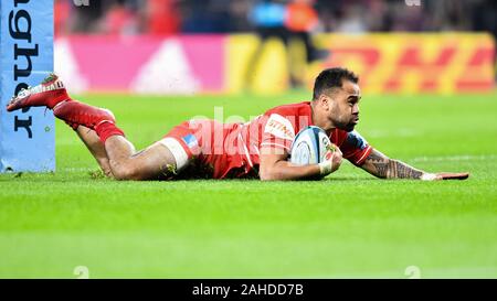 Londres, Royaume-Uni. 28 Dec, 2019. Telusa Veainu de Leicester Tigers marque un essai au cours de Gallagher Premiership match de rugby entre Harlequins vs Leicester Tigers au stade de Twickenham le Samedi, 28 décembre 2019. Londres Angleterre . (Usage éditorial uniquement, licence requise pour un usage commercial. Aucune utilisation de pari, de jeux ou d'un seul club/ligue/dvd publications.) Crédit : Taka G Wu/Alamy Live News Banque D'Images