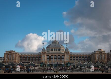 Scheveningen, Pays-Bas - 3 octobre 2017 : la célèbre Grand Hotel Amrath Kurhaus à Scheveningen Beach près de Den Haag (La Haye), Pays-Bas Banque D'Images