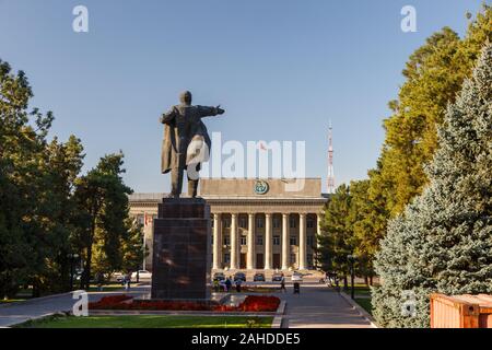 Bichkek, Kirghizistan - le 18 septembre 2019 : monument de Lénine à Bichkek. Banque D'Images