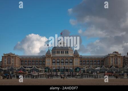 Scheveningen, Pays-Bas - 3 octobre 2017 : la célèbre Grand Hotel Amrath Kurhaus à Scheveningen Beach près de Den Haag (La Haye), Pays-Bas Banque D'Images