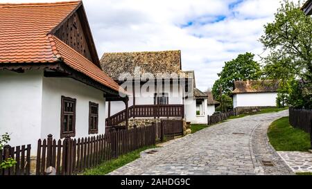 L'Europe, la Hongrie, l'Holloko ville. Partie d'un mignon petit historique en ville Nograd. Banque D'Images
