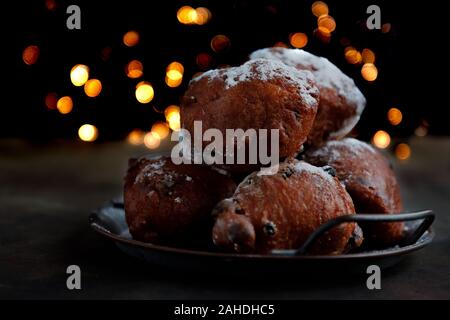 Dutch oliebollen dougnut ou avec des boules de sucre pour le Nouvel An Banque D'Images