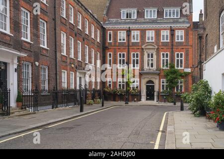 Des bâtiments historiques, des maisons de ville victoriennes et géorgiennes à Cowley Street et Barton Street, Westminster, SW1, London, UK Banque D'Images