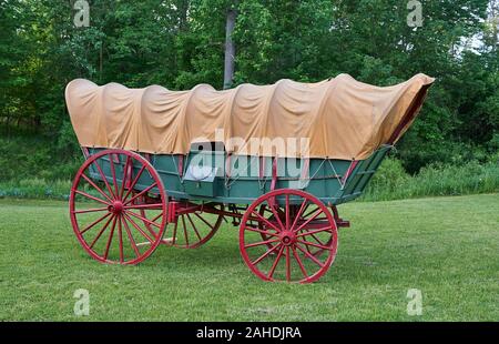 Le Conestoga Wagon (wagon couvert). Principal mode de transport au cours du 19ème siècle, l'expansion de l'ouest américain. Banque D'Images