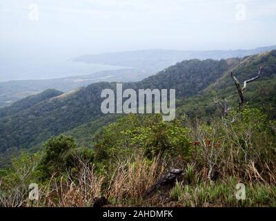 De la côte est du Calavite dans le nord-ouest de l'île de Mindoro, aux Philippines Banque D'Images