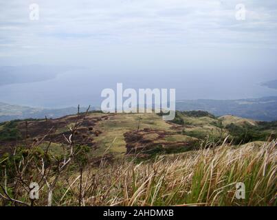 De la côte est du Calavite dans le nord-ouest de l'île de Mindoro, aux Philippines Banque D'Images