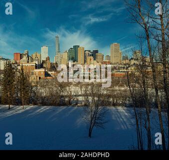 Le centre-ville d'Edmonton, Alberta, Canada. Pris sur un jour d'hiver ensoleillé en décembre. Banque D'Images