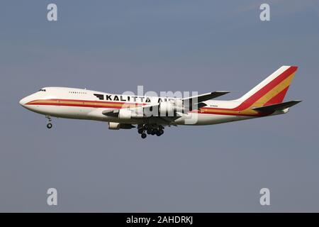 US-Américaine Kalitta Air Boeing 747-200F avec immatriculé N795CK en courte finale pour la piste 18C de l'aéroport de Schiphol. Banque D'Images