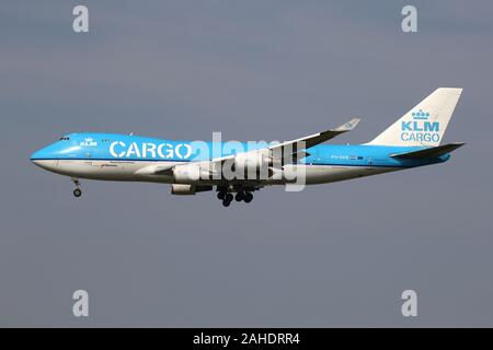 Dutch KLM Cargo Boeing 747-400 F AVEC PH-CKB inscription en courte finale pour la piste 18C de l'aéroport de Schiphol. Banque D'Images