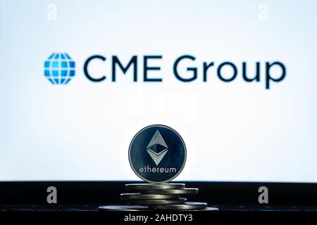 Pièces Ethereum avec CME Group logo sur un écran d'ordinateur portable. La Slovénie, Ljubljana - 02 24 2019 Banque D'Images