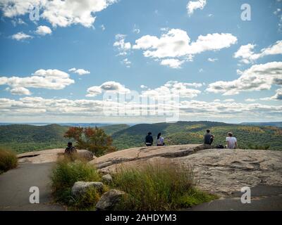 Parc d'état de Bear Mountain, Perkins Memorial Tower, sentier des Appalaches dans la région de l'état de New York Banque D'Images