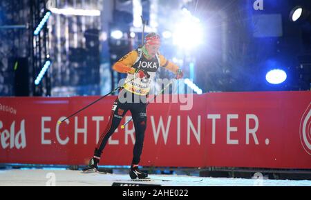 Schalke, Deutschland. 28 Dec, 2019. firo : 28.12.2019 Sports d'hiver : le Biathlon Biathlon JOKA Schalke World Team Challenge Benedikt Doll (GER) | Conditions de crédit dans le monde entier : dpa/Alamy Live News Banque D'Images