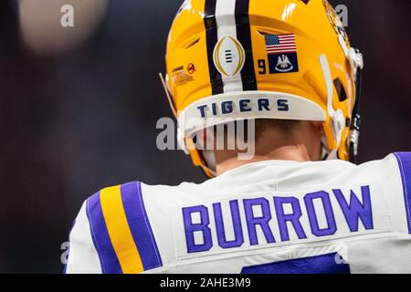 Atlanta, GA, USA. 28 Dec, 2019. LSU Tigers quarterback Joe Burrow (9) avant le 52e Chick-fil-a Peach Bowl Stadium de Mercedes-Benz à Atlanta, GA. (Scott Kinser/Cal Sport Media). Credit : csm/Alamy Live News Banque D'Images