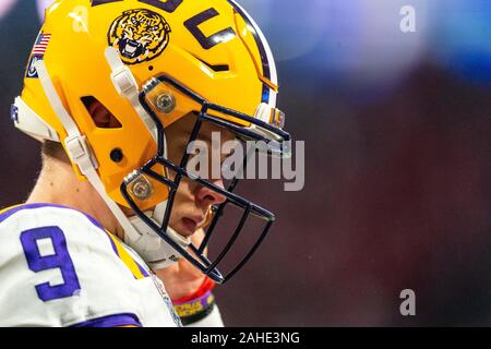 Atlanta, GA, USA. 28 Dec, 2019. LSU Tigers quarterback Joe Burrow (9) avant le 52e Chick-fil-a Peach Bowl Stadium de Mercedes-Benz à Atlanta, GA. (Scott Kinser/Cal Sport Media). Credit : csm/Alamy Live News Banque D'Images