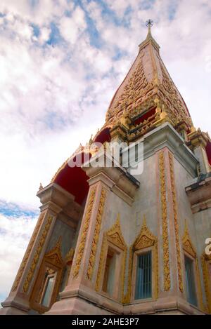 Vue extérieure du temple Wat Chalong, situé à Phuket en Thaïlande. Banque D'Images