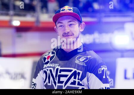 Gijon, Espagne. 28 Décembre, 2019. Freestyle Motocross rider Luc Ackermann durant la Coupe Freestyle moto Burn de Gijon au centre de sports sur Décembre 28, 2019 à Gijon, Espagne. ©david Gato/Alamy Live News Banque D'Images